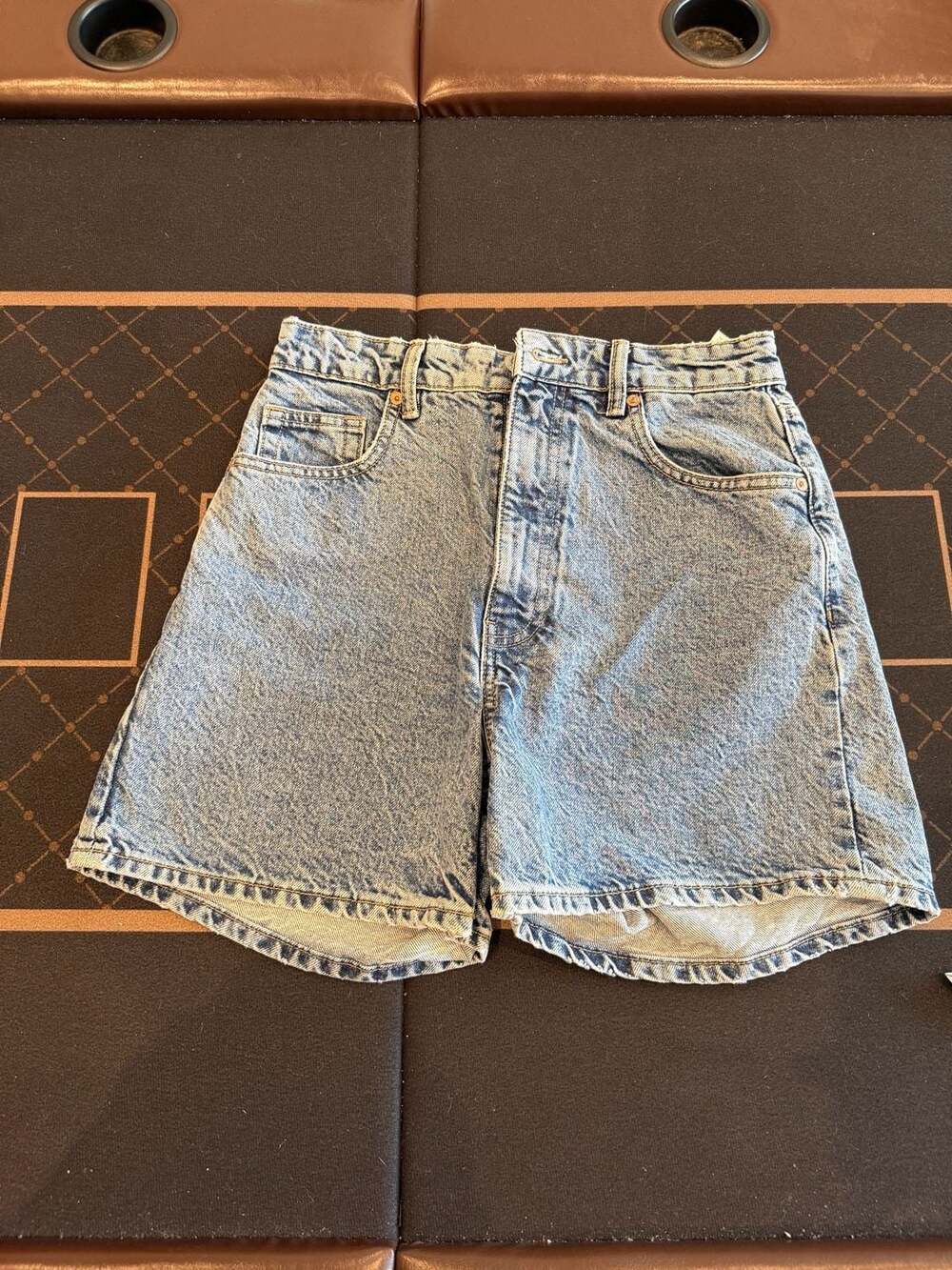 Zara Women's High-Waisted Light Wash Denim Mom Shorts